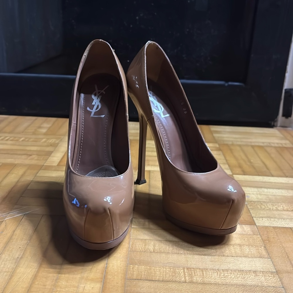 Nude platform YSL pumps